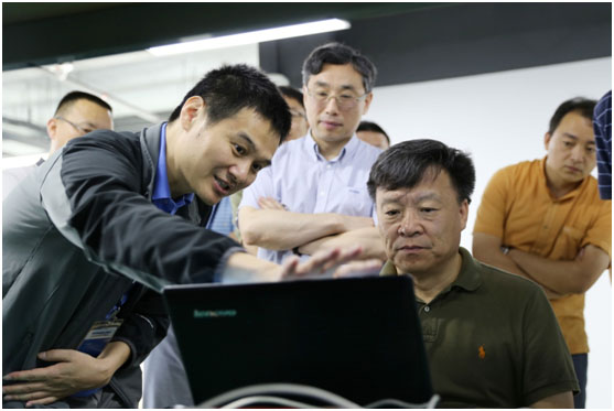 中国工程院高文院士莅临ju11net手机登录考察